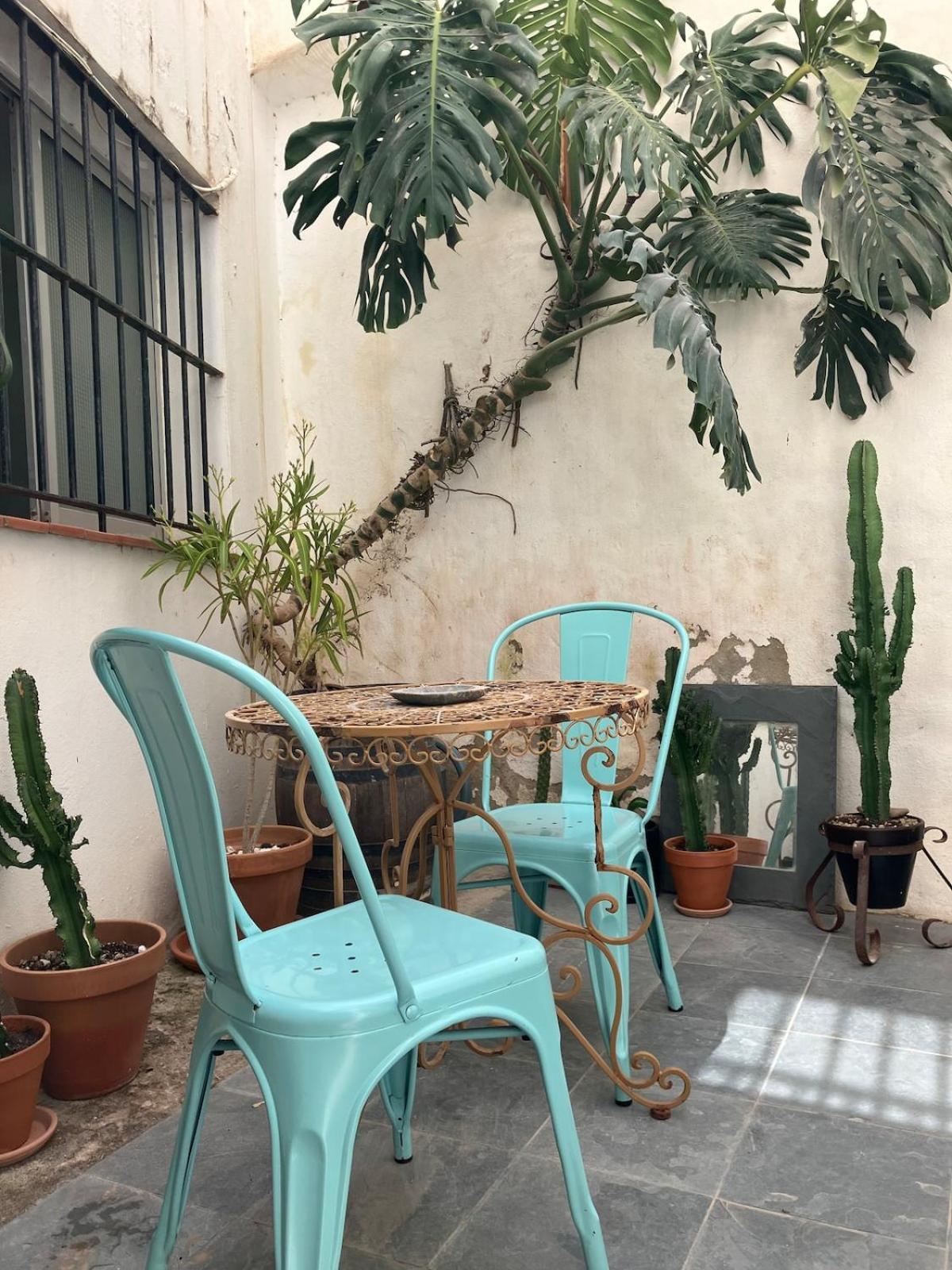 Charming With Private Patio In Old Town Apartment